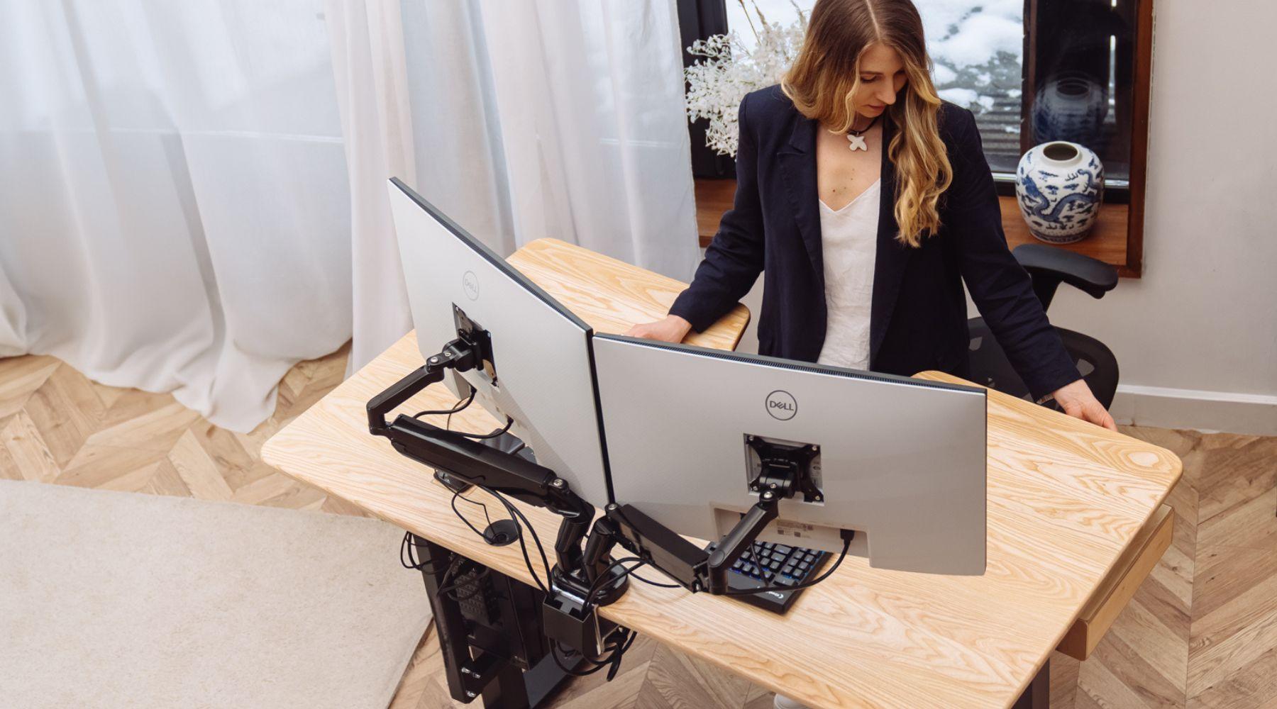 Ергономічне робоче місце: навіщо потрібен кронштейн для монітора? - TEHNOTABLE