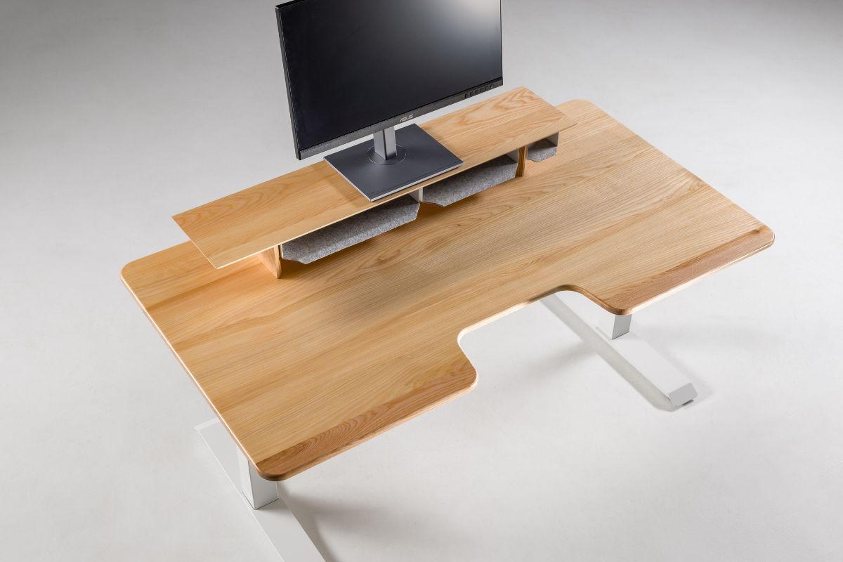 Олія чи лак: чим краще покривати дерев’яну стільницю для комп’ютерного столу?