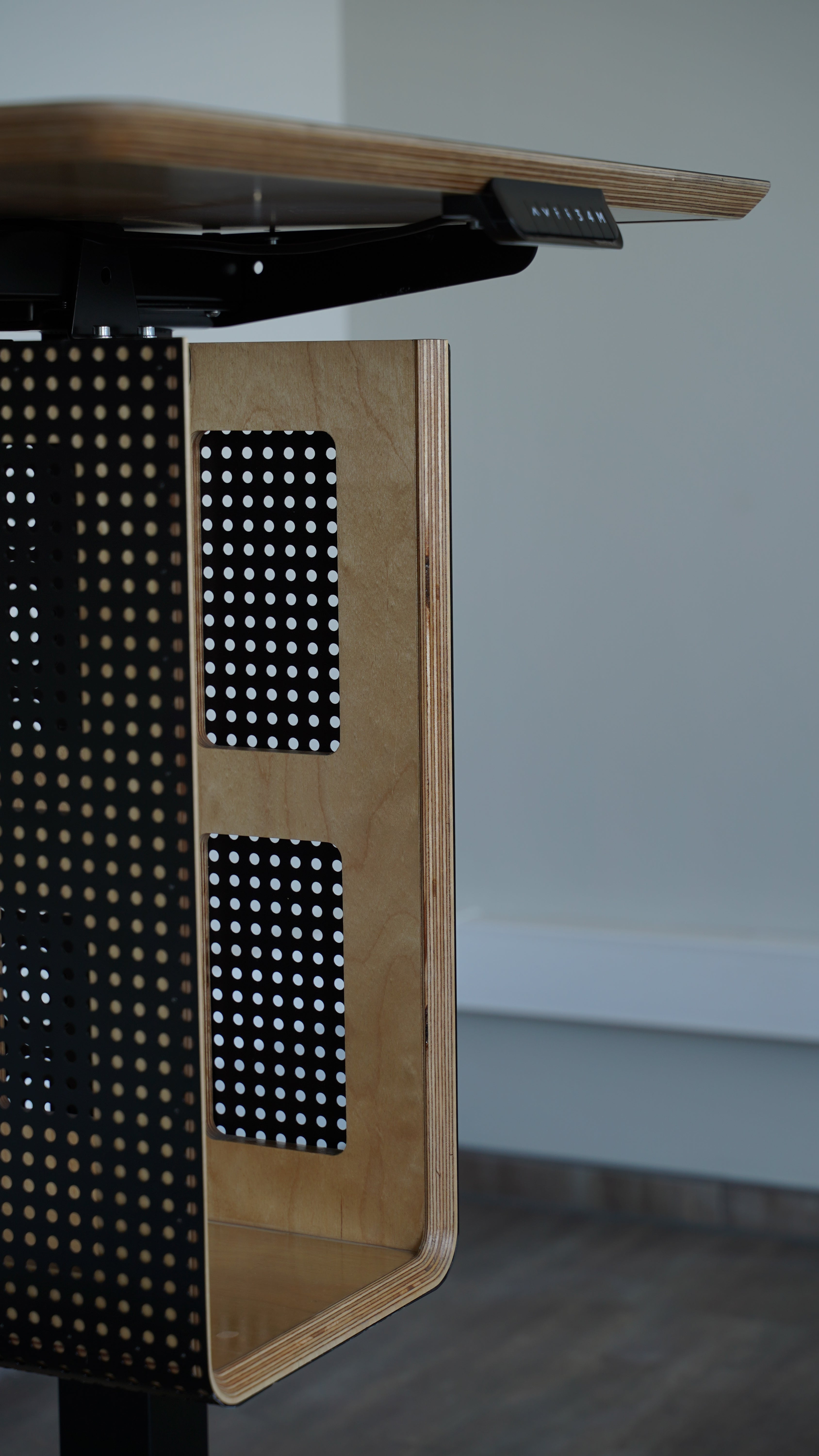 Дизайнерський стіл з регулюванням висоти WPN