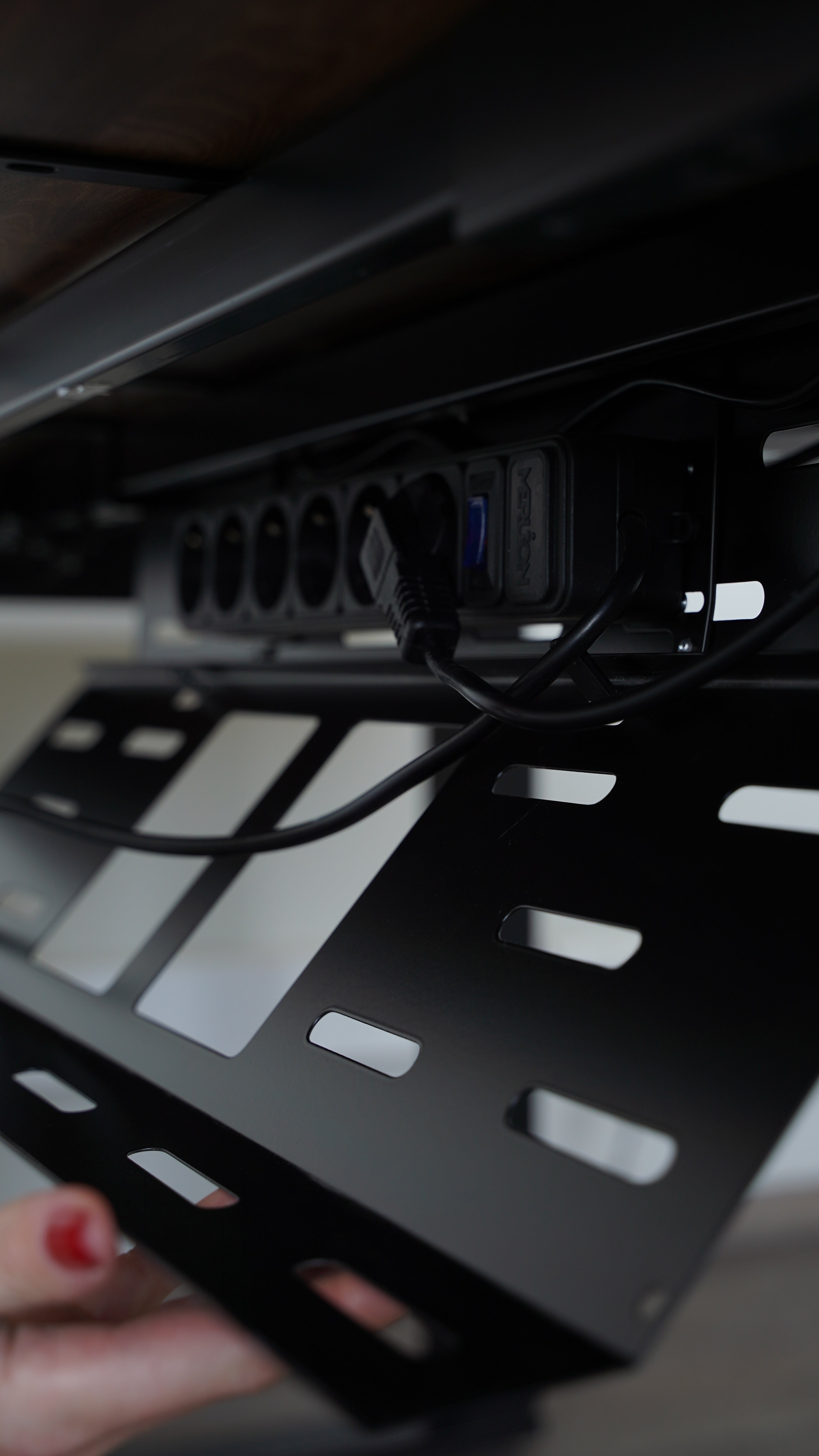 Дизайнерський стіл з регулюванням висоти WPN