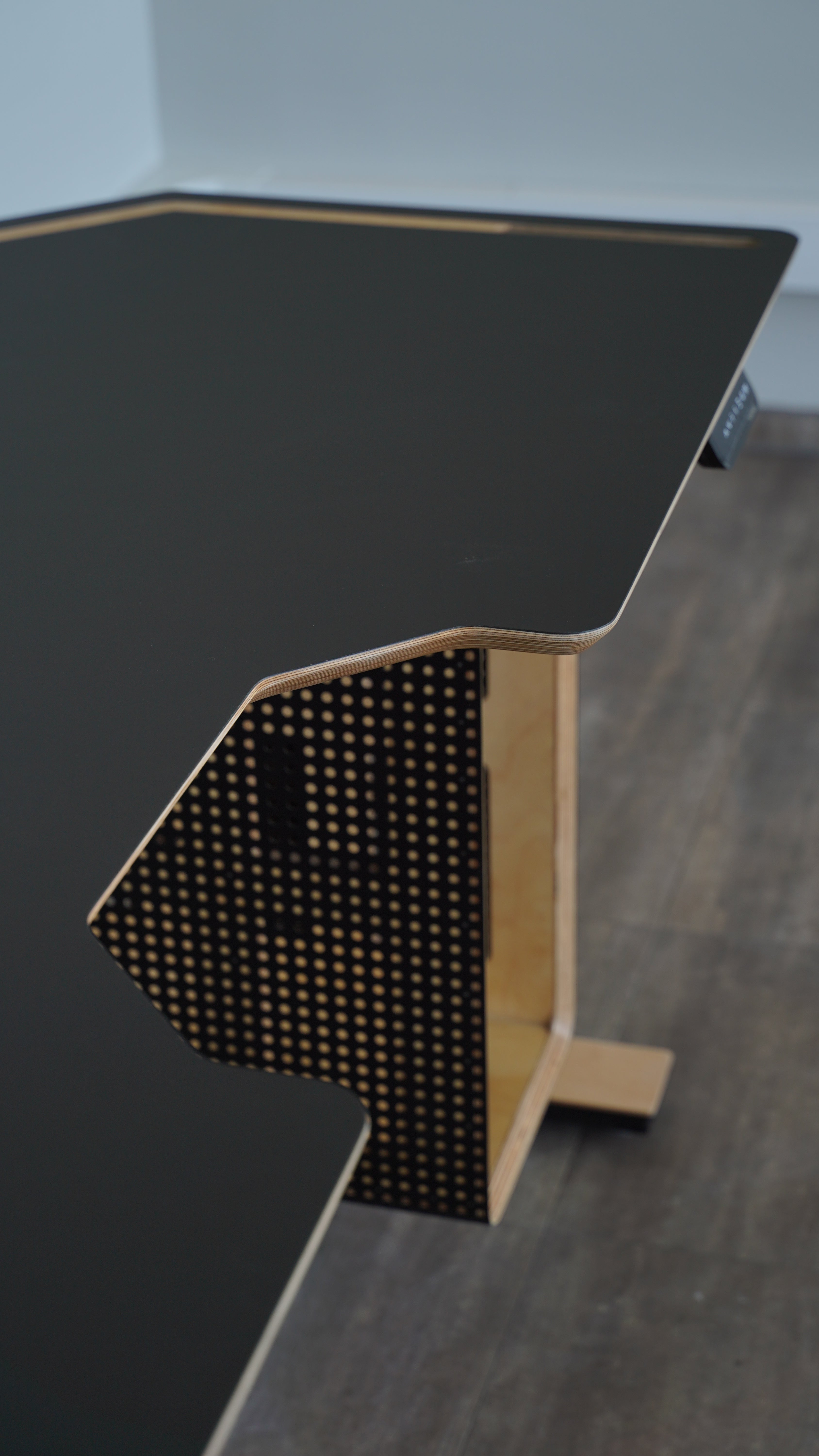 Дизайнерський стіл з регулюванням висоти WPN