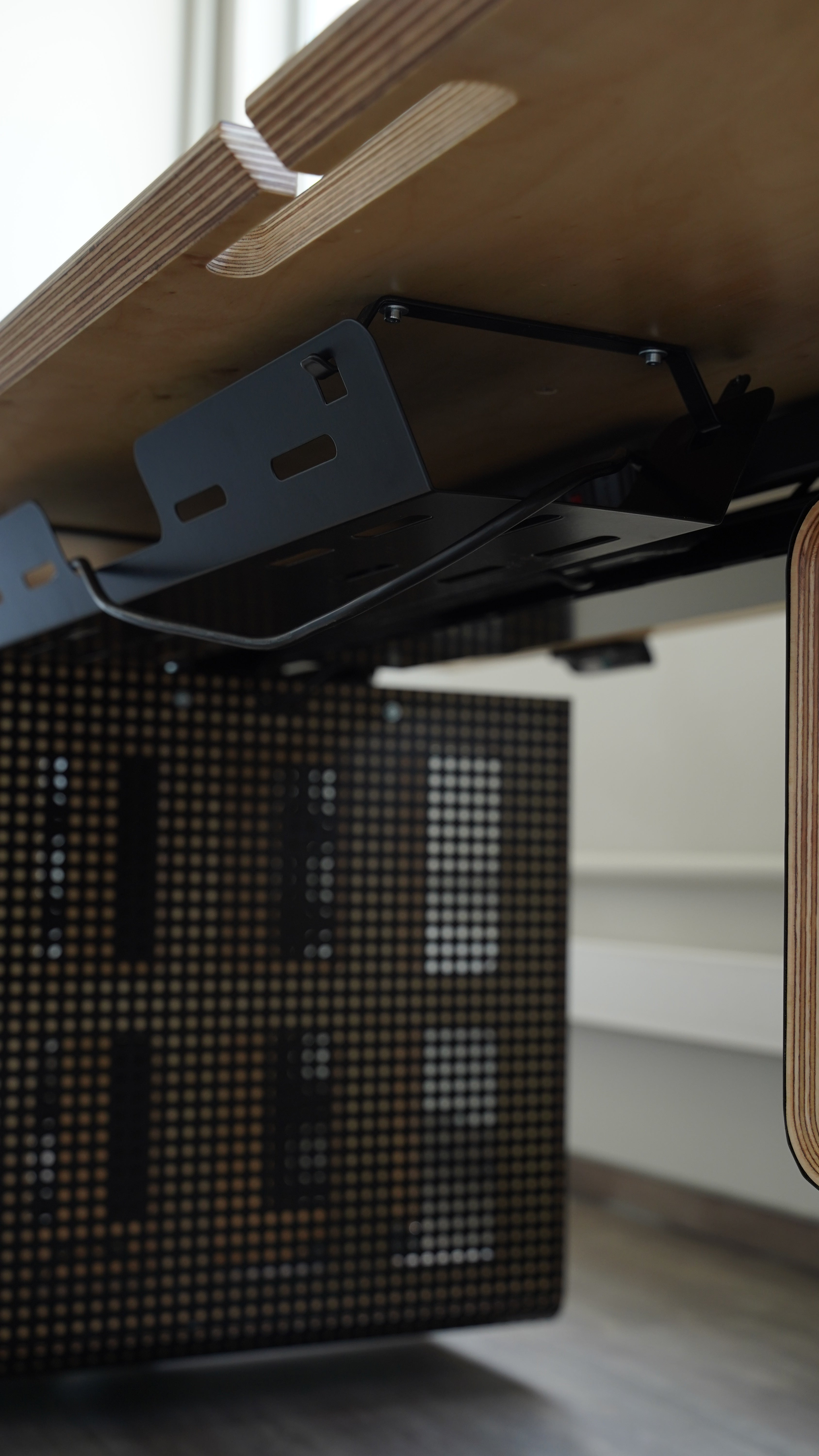 Дизайнерський стіл з регулюванням висоти WPN