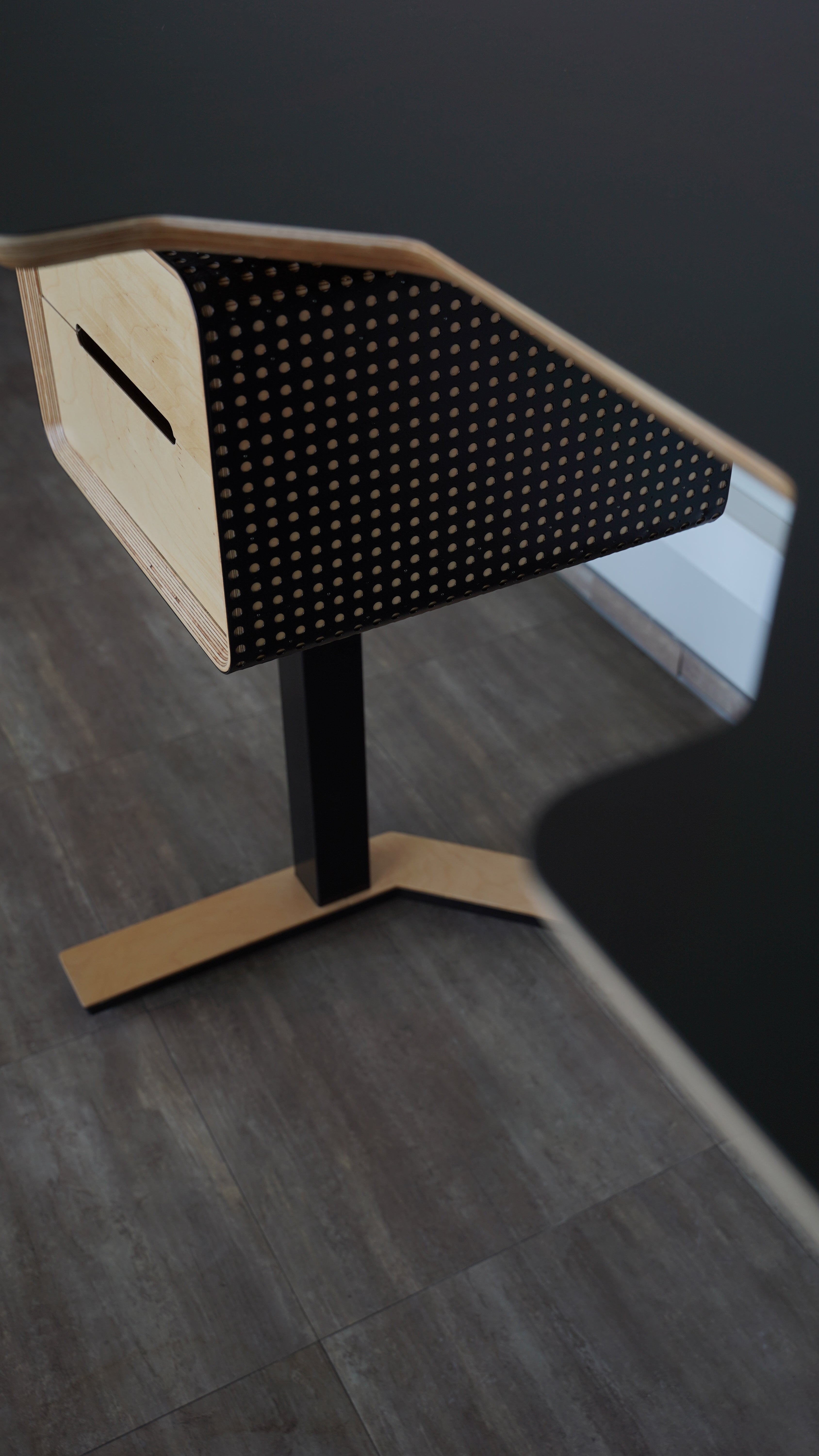 Дизайнерський стіл з регулюванням висоти WPN