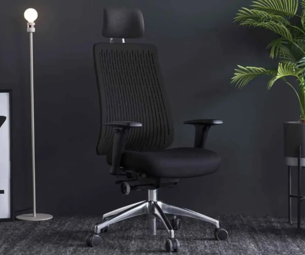 Ергономічне офісне крісло COMF-PRO TRULY BLACK для високих людей з підголівником та регулюванням