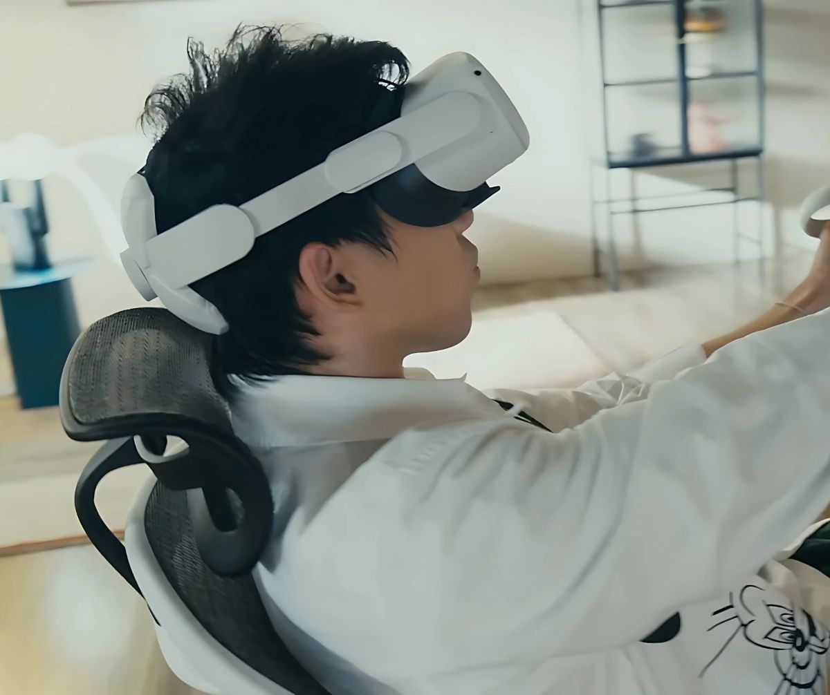 Ергономічне крісло Ergohuman Ultra All Black із 4D підлокітниками та сітчастою спинкою