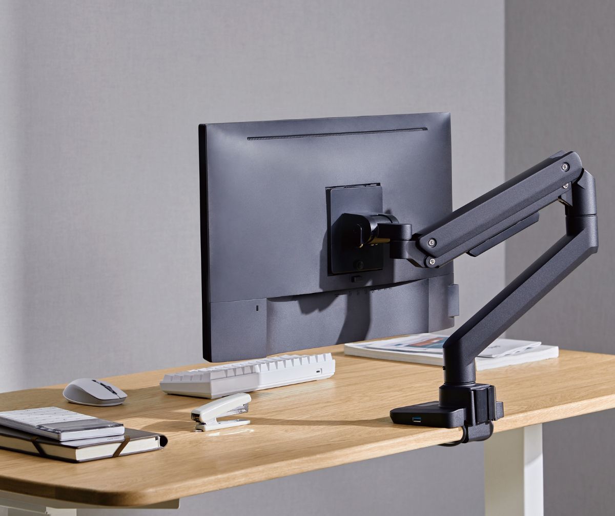 Кронштейн для вигнутого монітора 17–49" з регулюванням нахилу і повороту та кабель-каналом