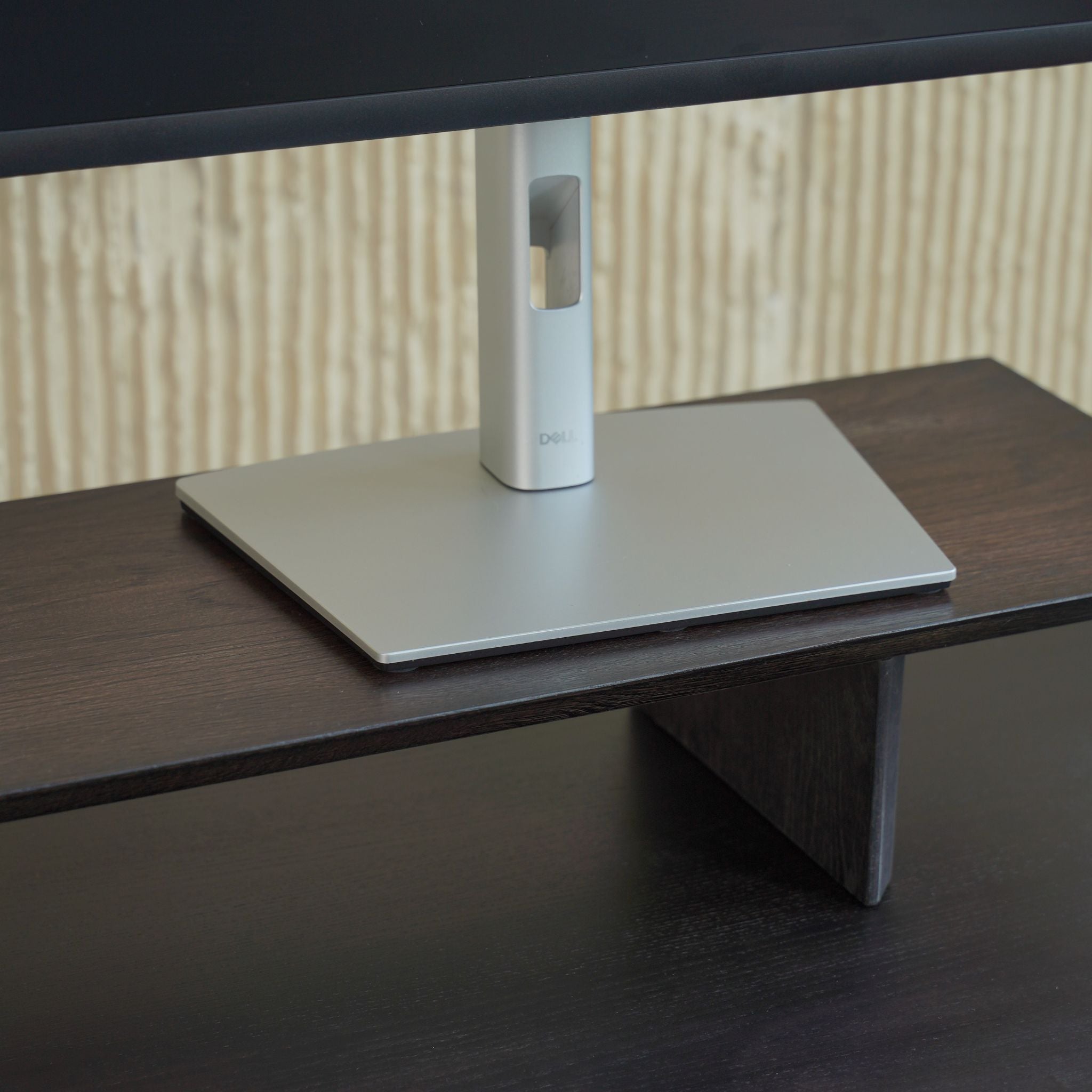 Настільна полиця з дерева для двох моніторів