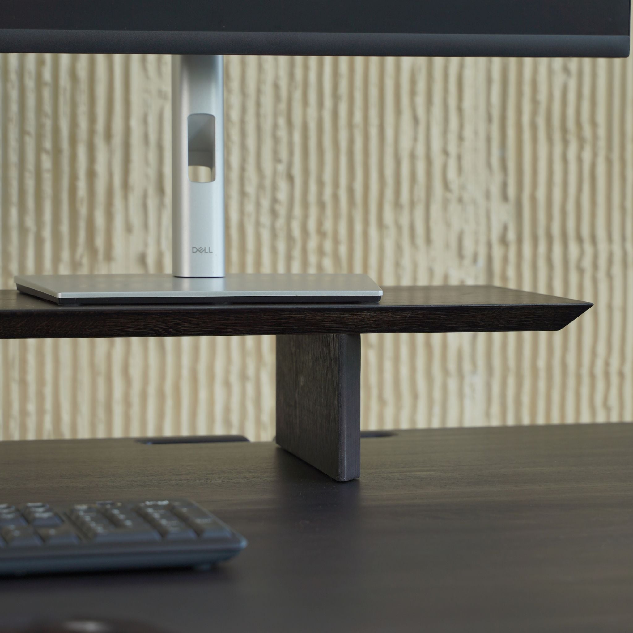 Настільна полиця з дерева для двох моніторів