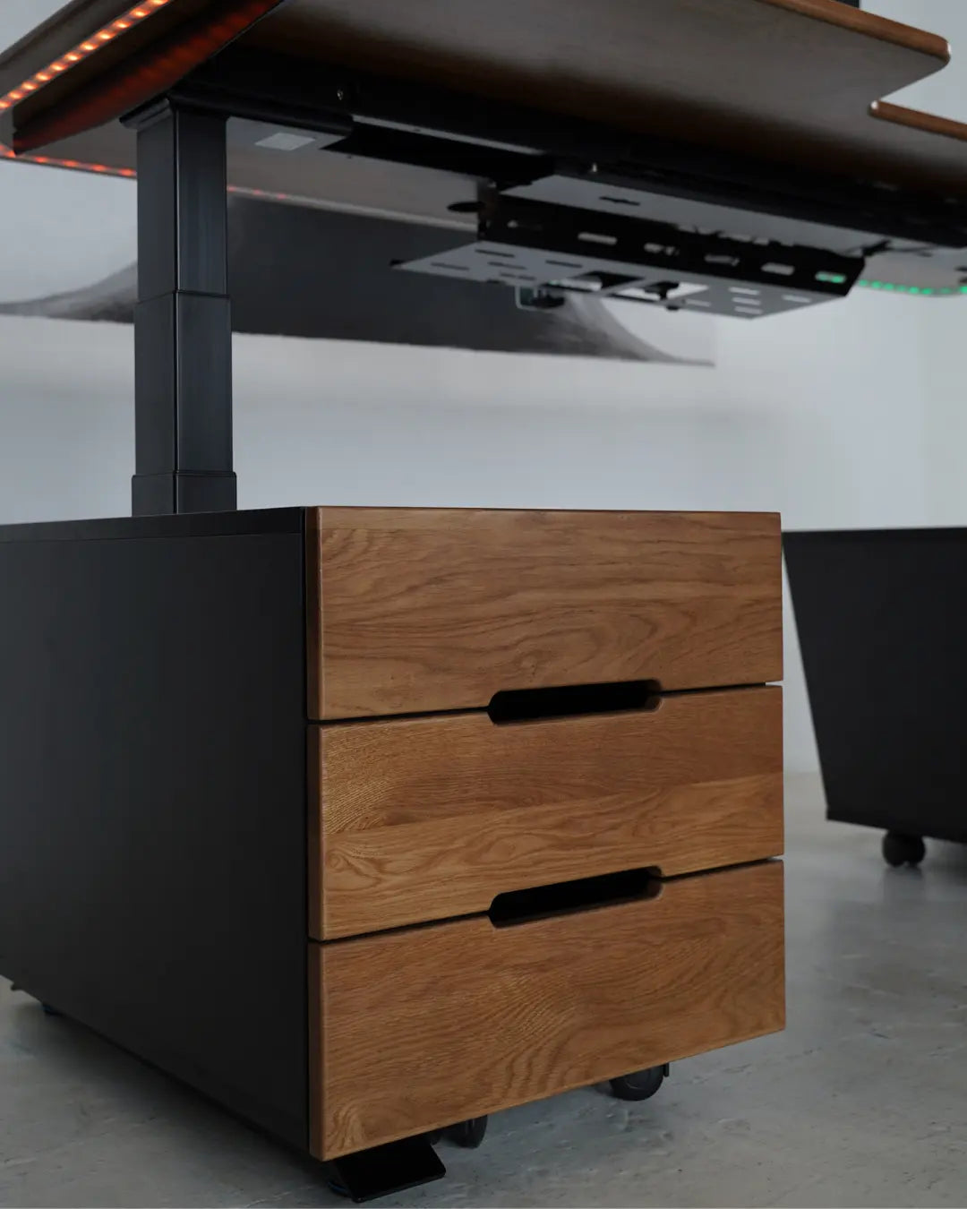 Підлогова тумба для стола з регулюванням висоти